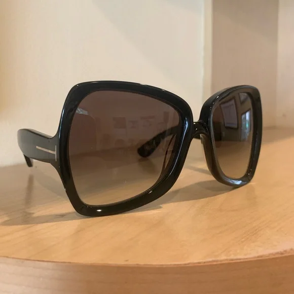 Tom Ford Sunglasses TF1222-01B-60 New with tags TOM FORD TF1222 JERRY. 01B. Shiny Black 60mm Butterfly  main image 3